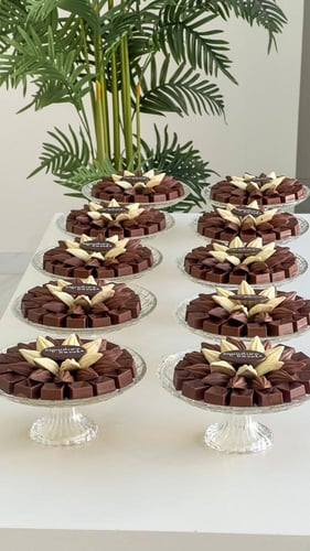 ١٠ صواني ضيافه طاولات (شوكلت بلجيكي)