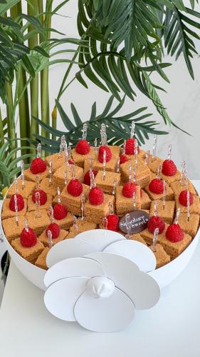 صينيه الورده ابيض ميني كيك عسل