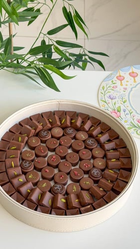 صينيه عيد مبارك شوكلت بلجيكي