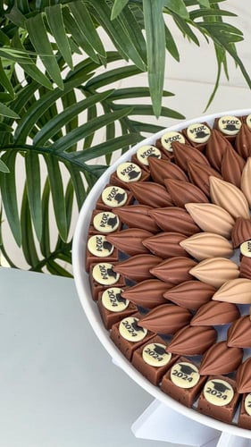 صينيه شوكلت مع لوقو اطراف