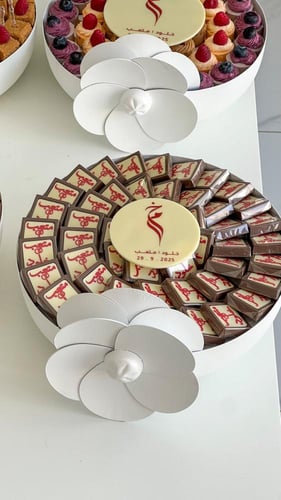 صينيه الورده ابيض شوكلت حفر