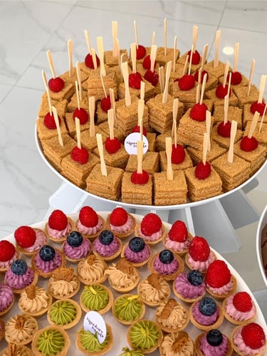 صينيه قطع كيك عسل