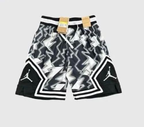 جوردن شورت برق أبيض × أسود