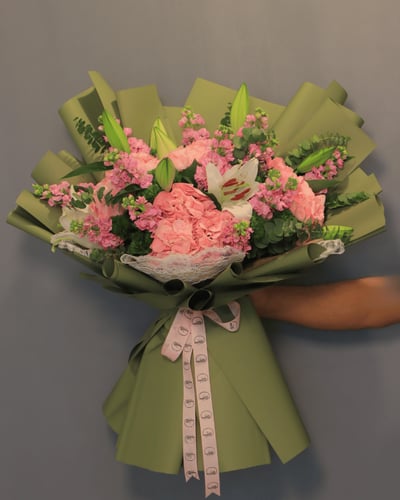 بوكيه بهجة – لمسة وردية ساحرة