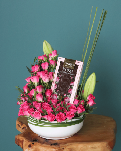 فازة روز إليغانس مع شوكولاتة بستاني