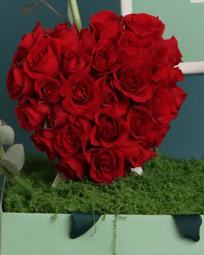 نبض الحب – ورد وشوكولاتة بنكهة المشاعر