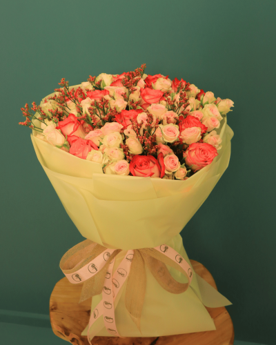 بوكيه نسمات الورد – جوري وردي بلمسة فاخرة