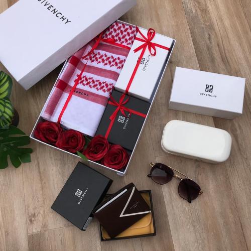 طقم ماركة جفينشي GIVENCHY