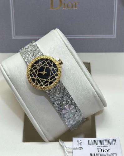 ساعة ديور نسائي