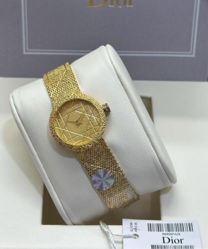 ساعة ديور نسائي