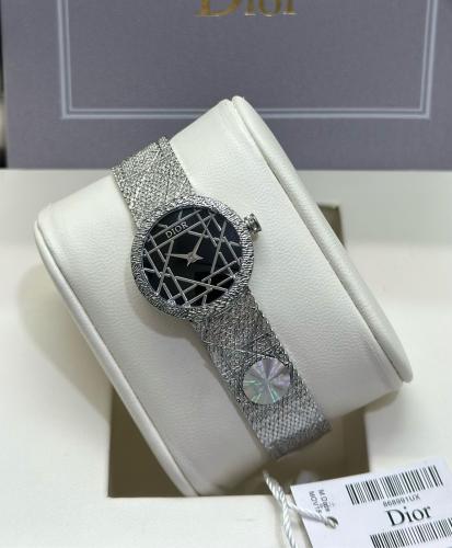 ساعة ديور نسائي