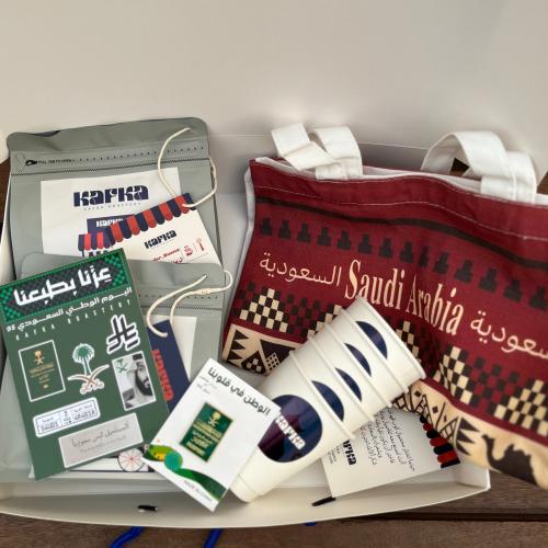 مجموعة عزنا بطبعنا