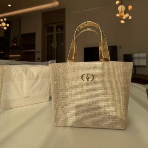 Diors shoulder bag