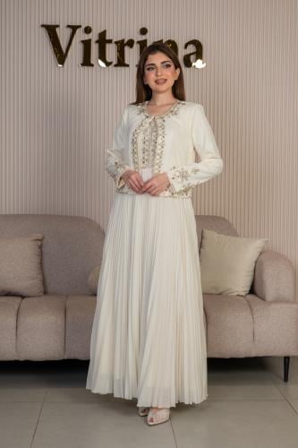 فستان بتنورة بليسيه انسيابية وجاكيت قصير مطرز بـ ب...