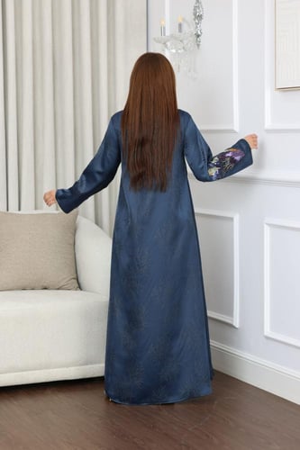 جلابية جاكار بتطريز الترتر في الصدر والكم