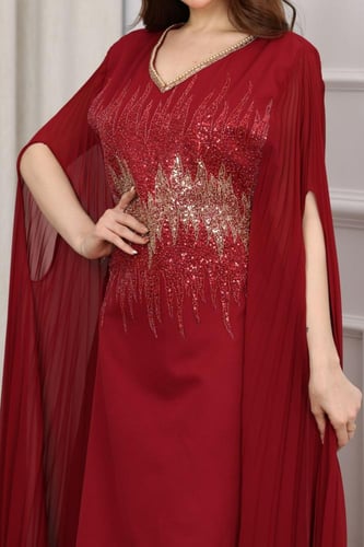 جلابية كريب مطرزة بالترتر في في الوسط بإضافة خامة...