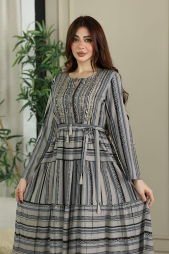 جلابية رايون قطن مقلمة بتطريز خفيف في الصدر