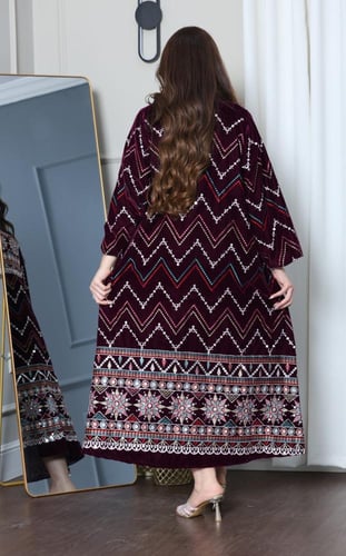 جلابية مخمل بتطريز تراثي أنيق