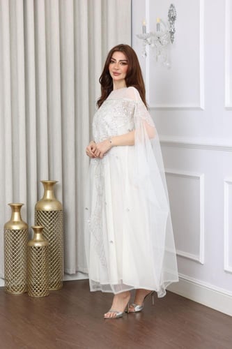 فستان تل بكلفة مطرزة