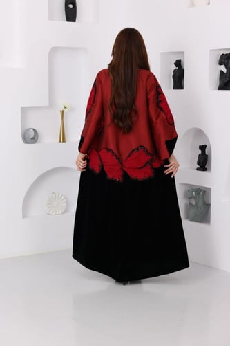 جلابية مخمل ممزوجة بخامة تفته واقفة وكلفة مطرزة في...