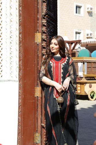 جلابية ( نشل ) بالتل والتطريز الذهبي