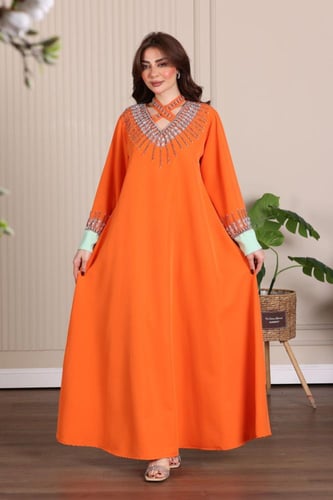 جلابية بخامة باربي مطرزة بالكرستال في الصدر و الاك...