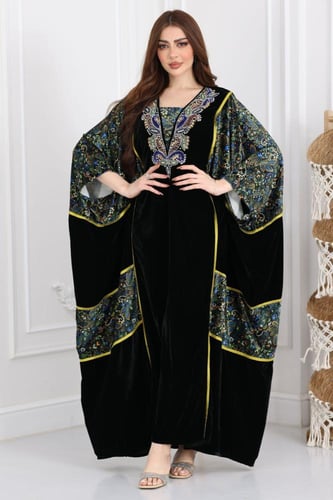 جلابية مخمل فراشة بتطريز شك يدوي في الصدر ممزوجة ب...