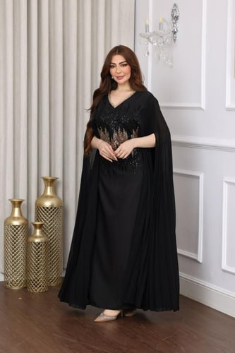 جلابية كريب مطرزة بالترتر في في الوسط بإضافة خامة...