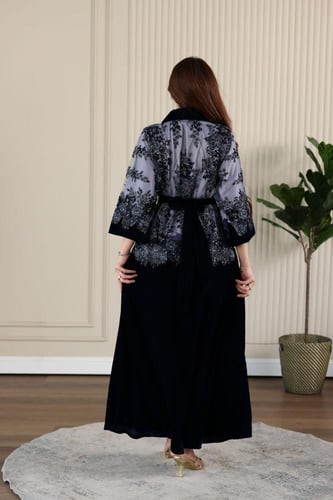 جلابية مخمل ممزوجة بخامة التل المطرز