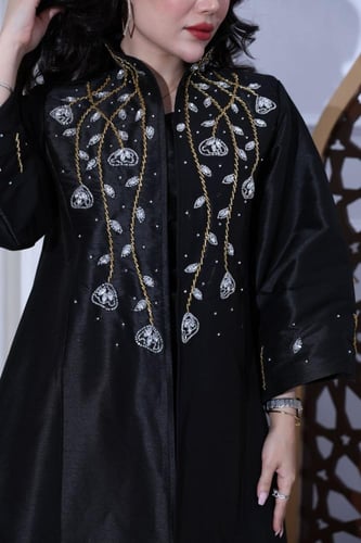 جلابية شانتون قطعتين بتطريز شك وكرستال راقي