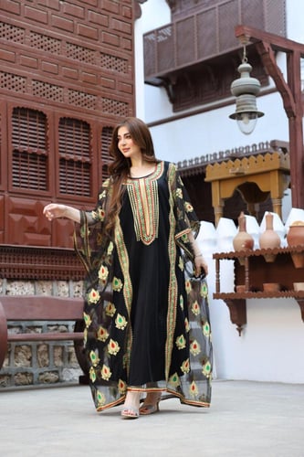 جلابية ( نشل ) بالتل والتطريز الذهبي