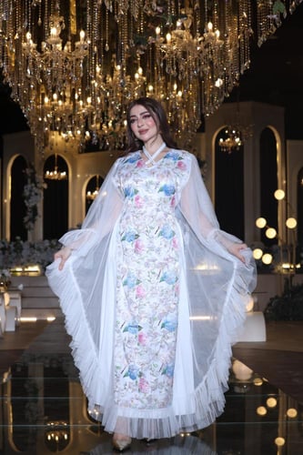 جلابية سهرة من التل المبطن وتطريز كامل في الامام و...