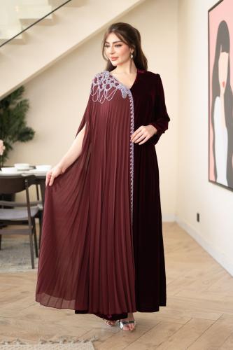 جلابية مخمل بتدخيلة الجورجيت كلوش وتطريز في الكتف