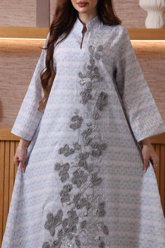 جلابية بتطريز مورد