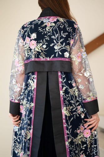 جلابية مخمل قطعتين بإضافة تل مطرز وموديل فتحة في ا...