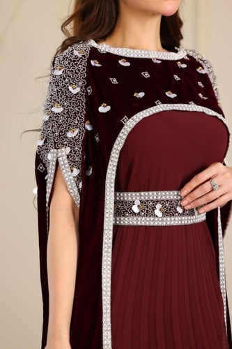 جلابية مخمل بتطريز شك يدوي قطعتين