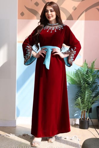 جلابية مخمل خناقي بتطريز شك يدوي كرستالات