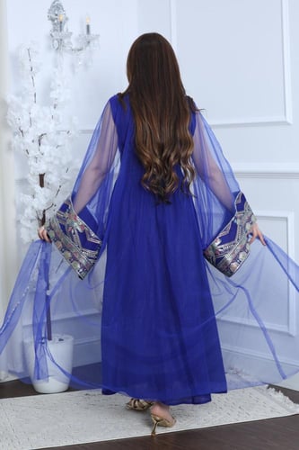 جلابية لينن مطرزة بالكامل بطابع تراثي أنيق ومشلح ت...