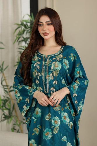 جلابية رايون قطن ( فراشة ) بتطريز خفيف في الصدر