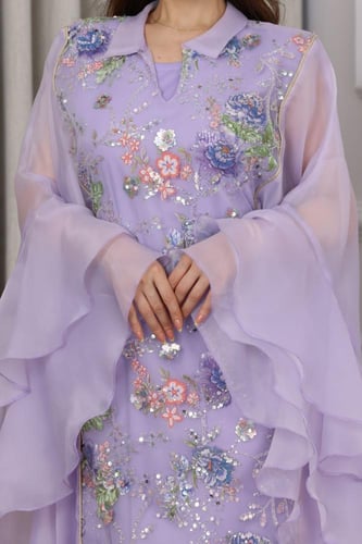 جلابية بخامة اورجنزا والتل المطرز بالورود الجميلة