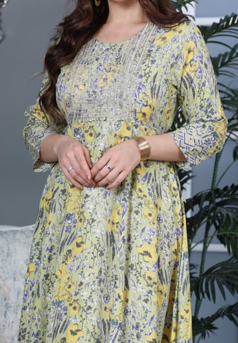 جلابية قطن مشجرة بتطريز في الصدر