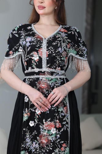 جلابية جورجيت وتل بتطريز مورد وهدب في الاكمام