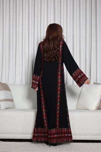 جلابية بتراث الماضي وعراقة الحاضر