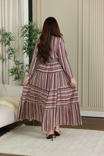 جلابية رايون قطن مقلمة بتطريز خفيف في الصدر