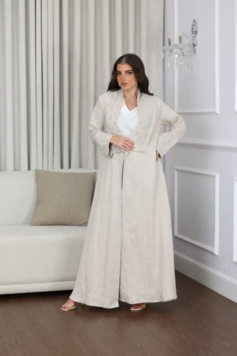 جلابية قطعتين لينن وتطريز كرستال في الصدر والأكمام