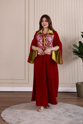 جلابية مخمل قلاب بكلفة تطريز ترتر موردة في الصدر