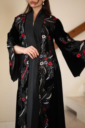 جلابية مخمل بكلفة مطرزة ممزوجة بخامة التفتة ( تصمي...