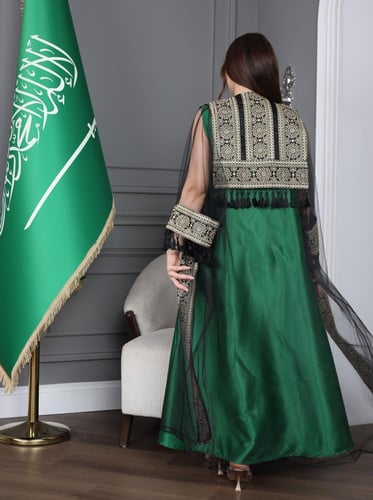 جلابية اليوم الوطني بالبشت العربي الجميل