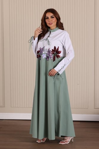 جلابية أنيقة جداً بتطريز ترتر في الوسط وحبال في ال...