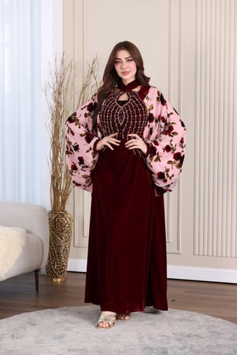 جلابية مخمل بتطريز شك في الصدر وأكمام شيفون مورد و...